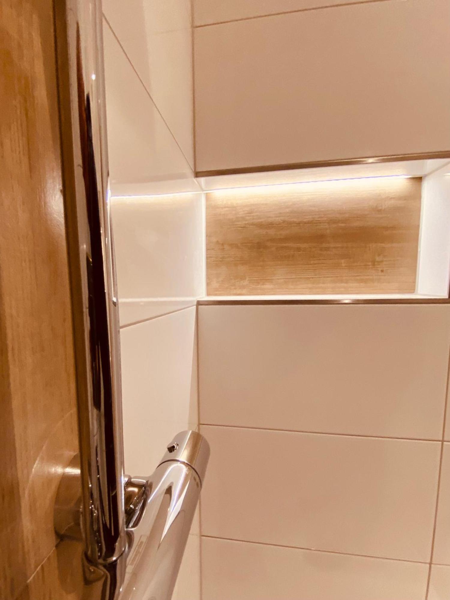 Hochwertige Ferienwohnung Mit 7Qm Balkon, Netflix, Kaffeeautomat, Rainshower Bad Zwickau Extérieur photo