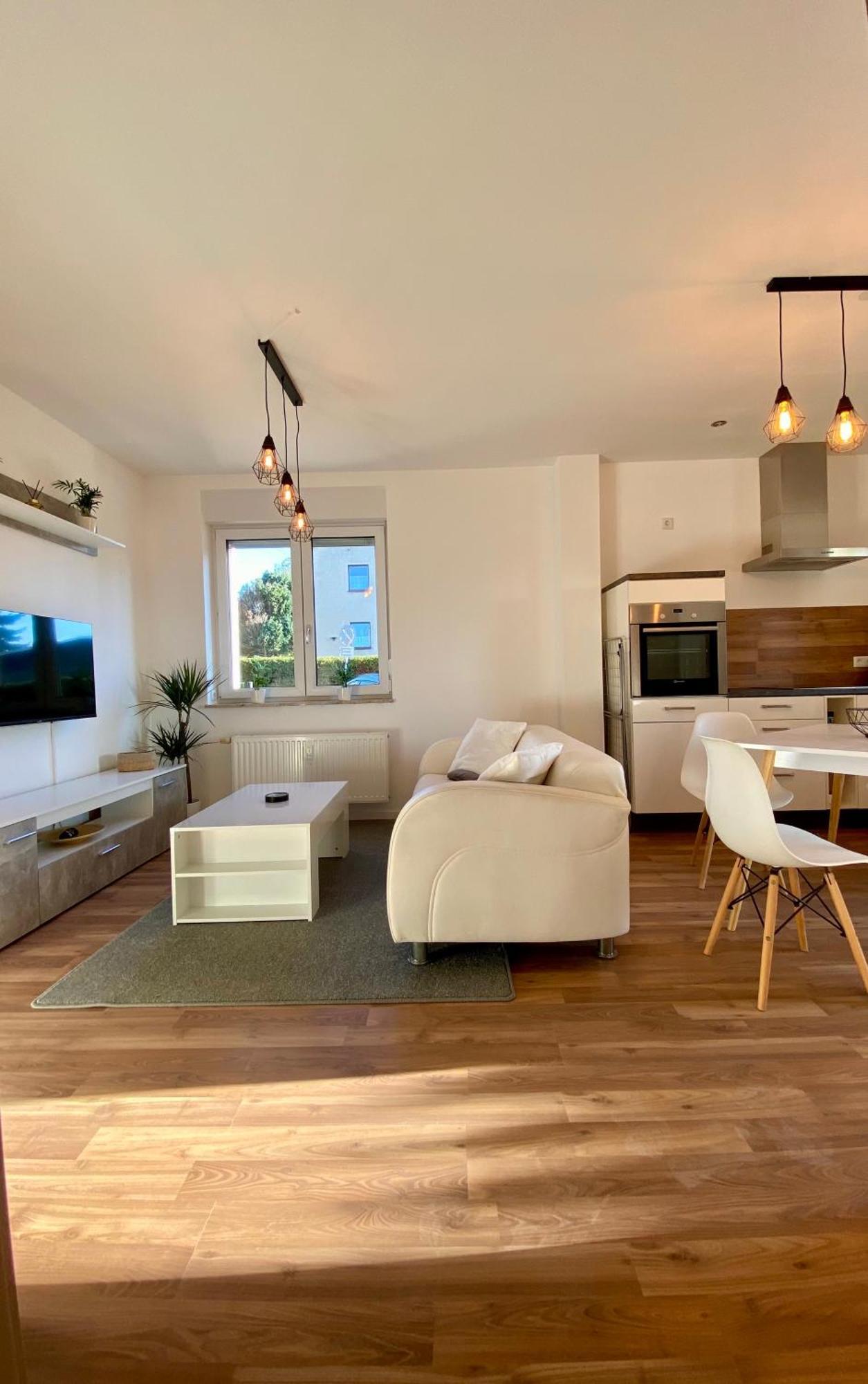 Hochwertige Ferienwohnung Mit 7Qm Balkon, Netflix, Kaffeeautomat, Rainshower Bad Zwickau Extérieur photo